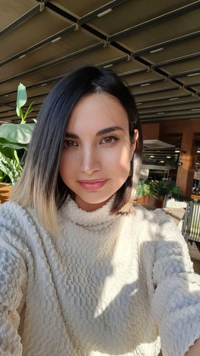Siami Haniyeh - English tutor