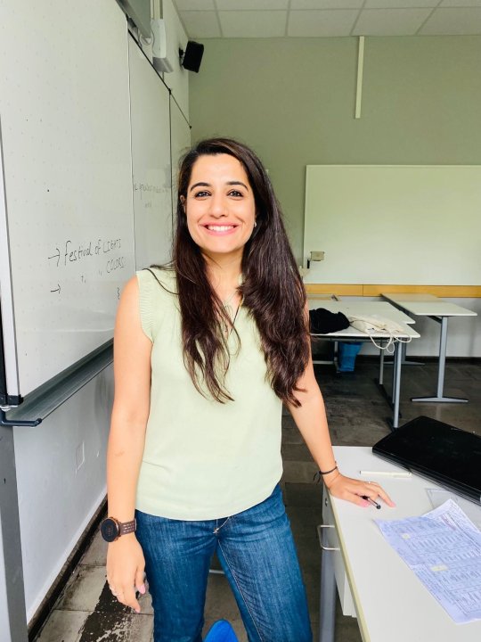 Wason Kalra Divya - English tutor