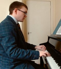Michael - Piano tutor